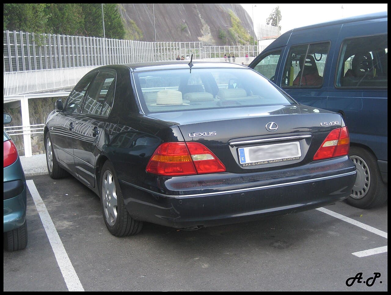Lexus LS, representative photo