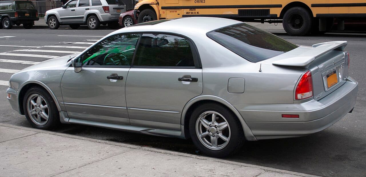 Mitsubishi Diamante, representative photo