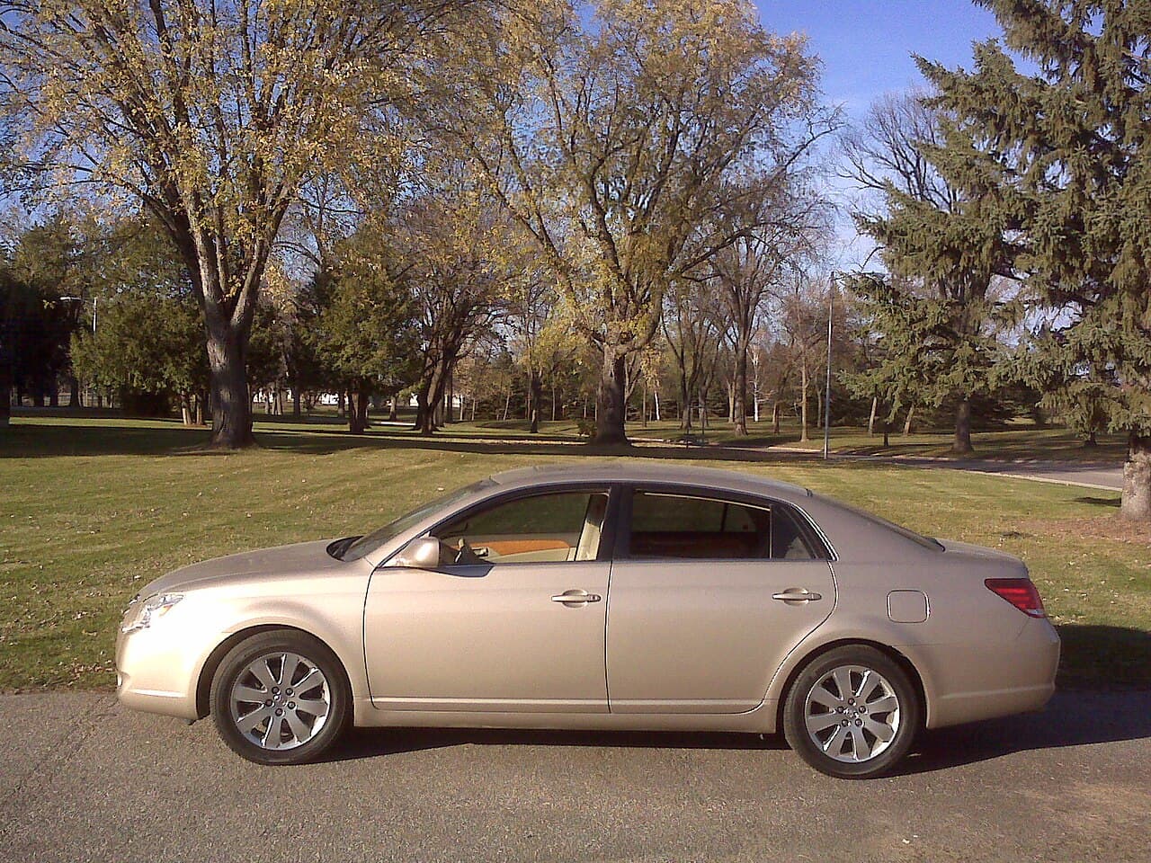 Toyota Avalon, representative photo
