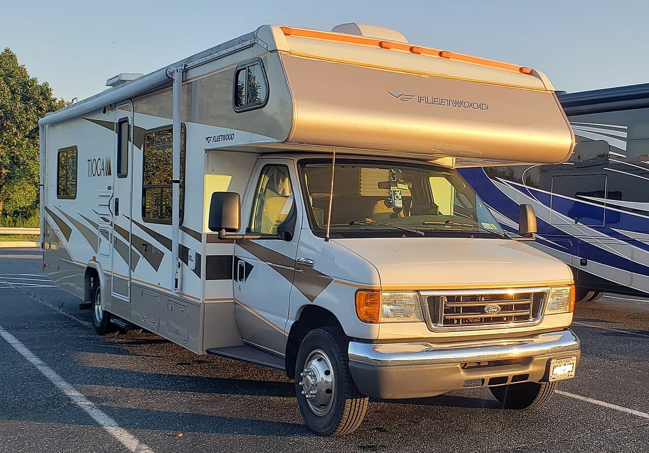 Ford E-450, representative photo