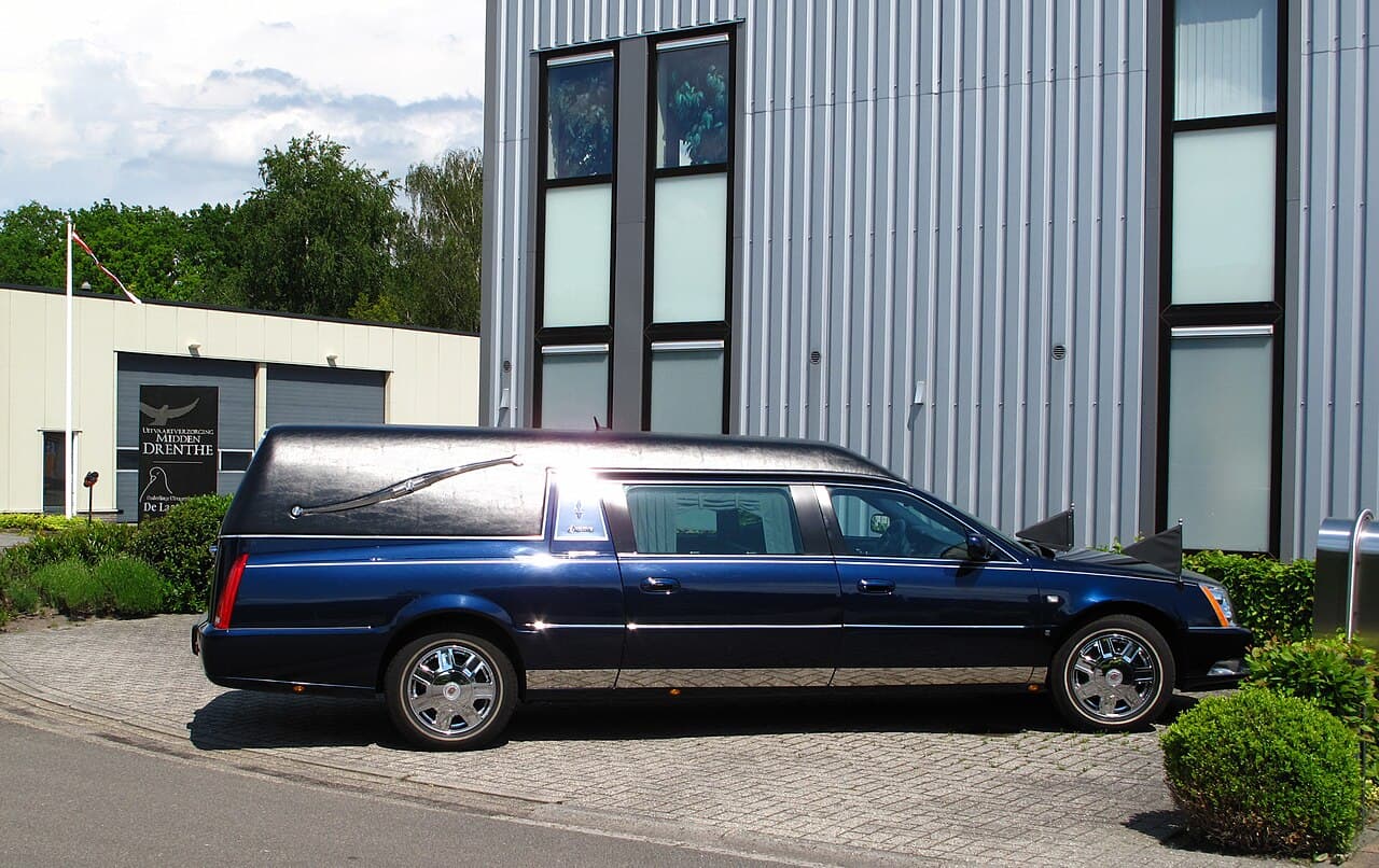 Cadillac DTS, representative photo