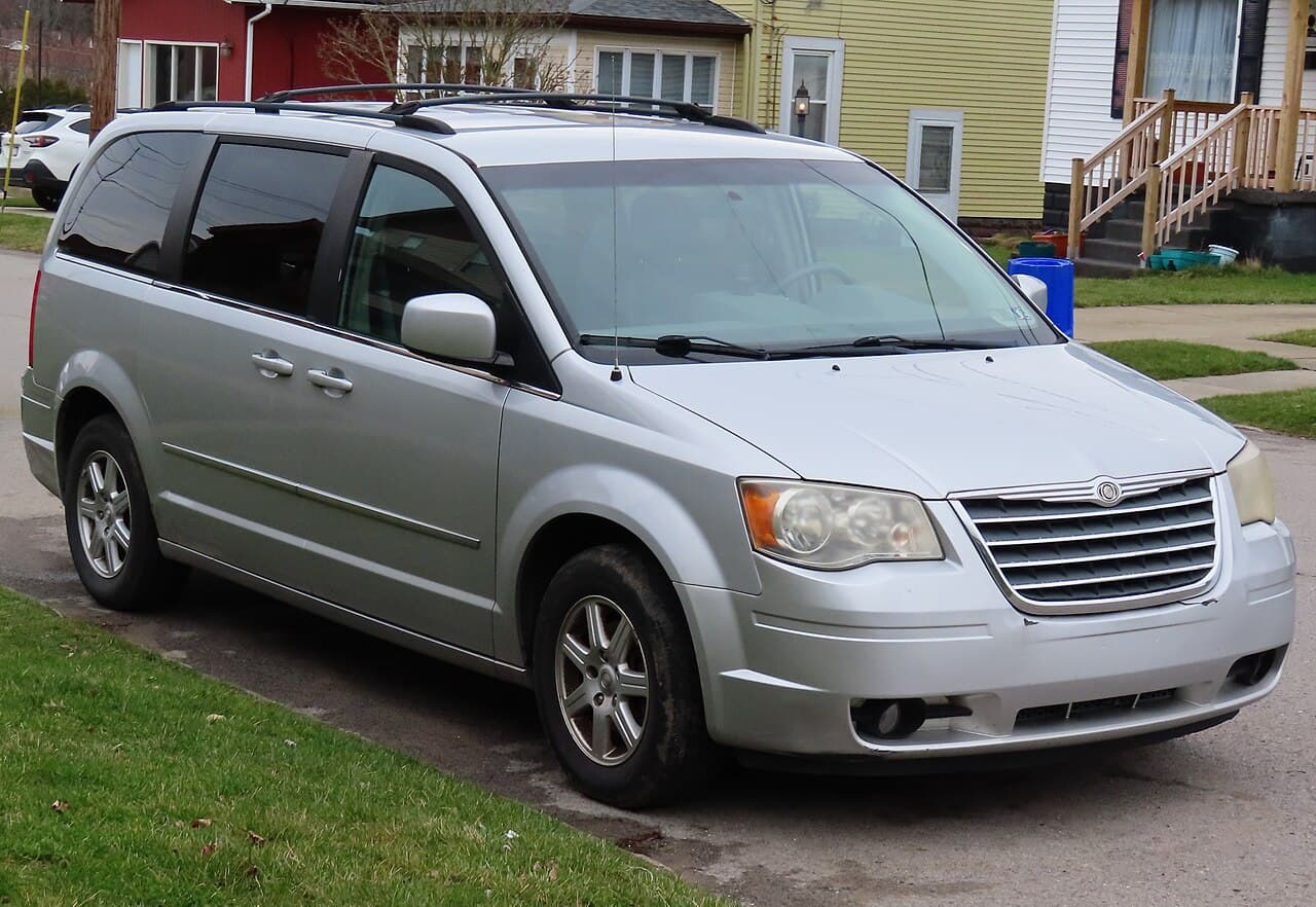 Chrysler Town & Country, representative photo