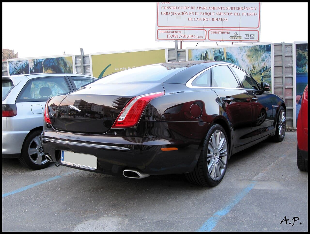 Jaguar XJ, representative photo