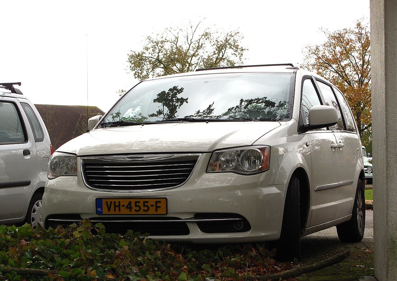 Chrysler Town & Country, representative photo