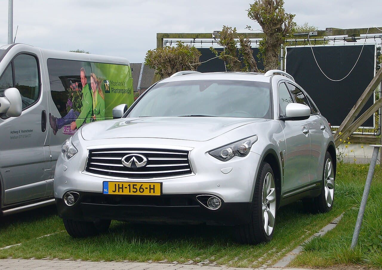 Infiniti QX70, representative photo