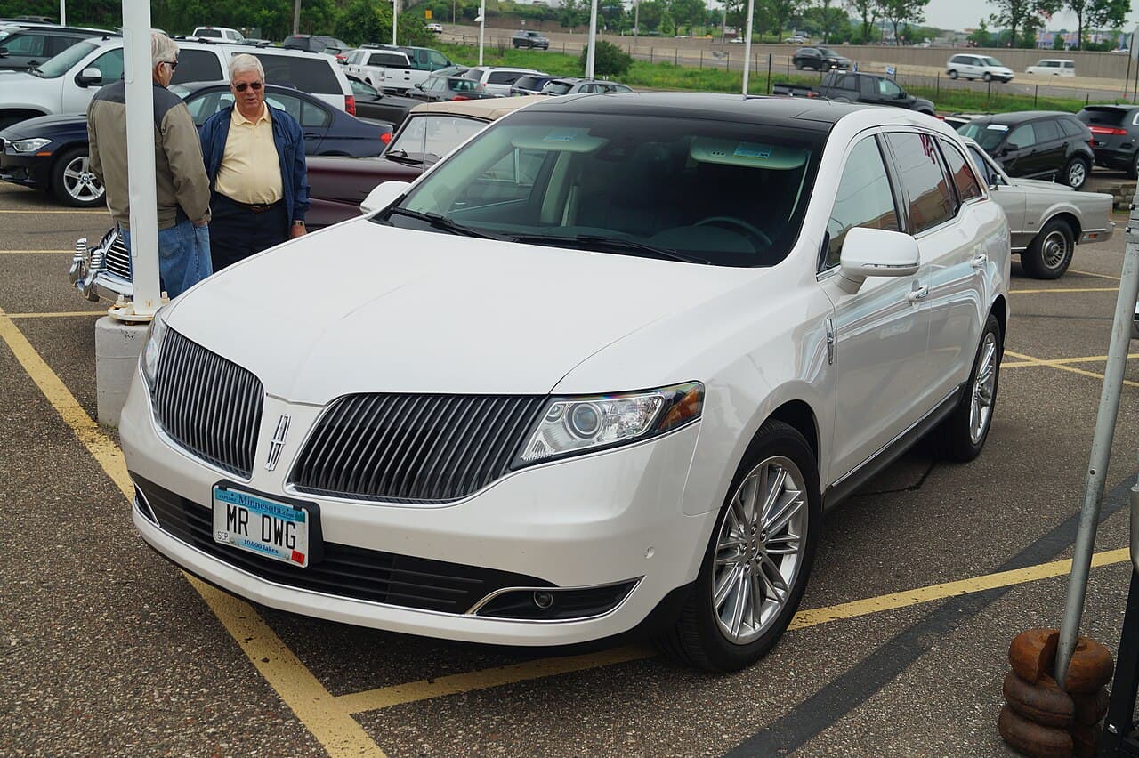 Lincoln MKT, representative photo