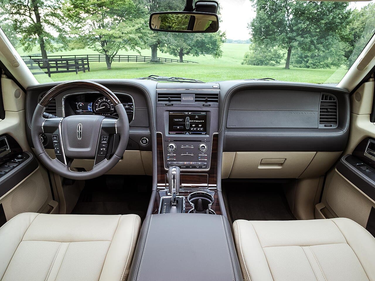 Lincoln Navigator, representative photo