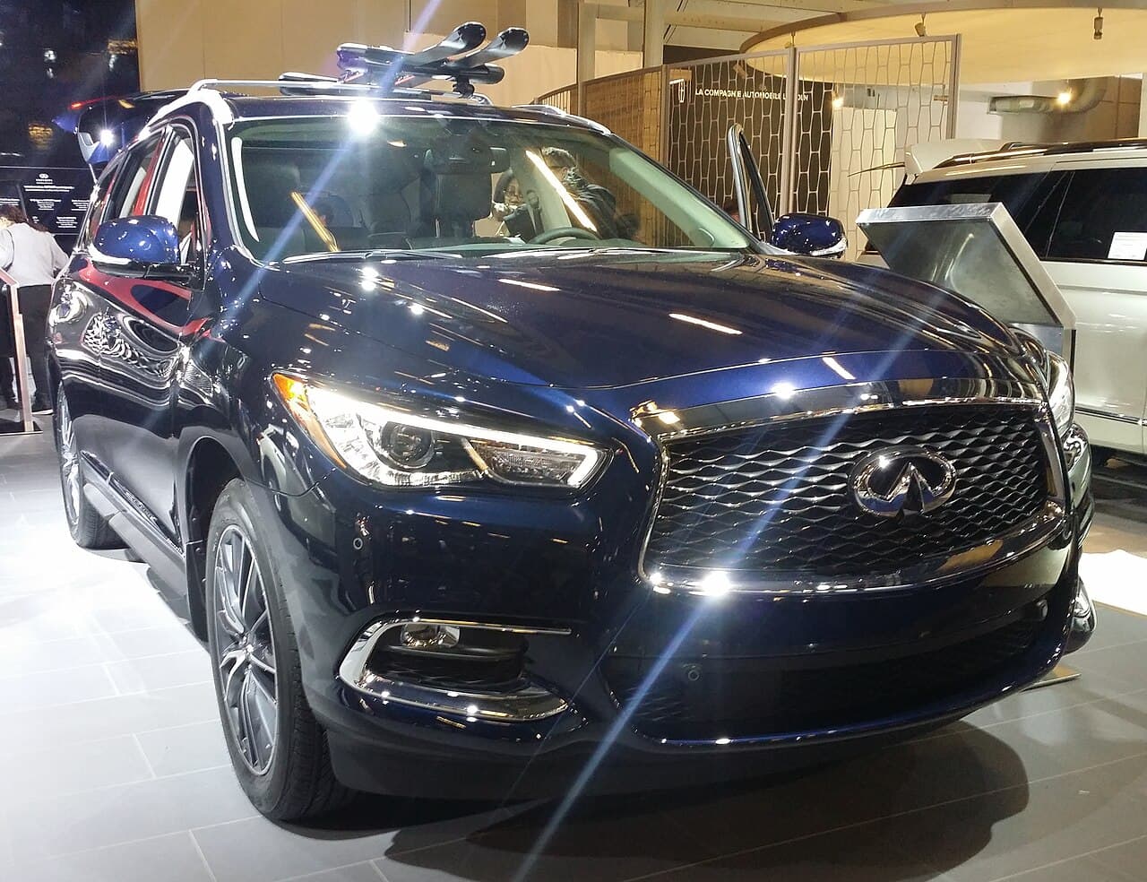 Infiniti QX60, representative photo