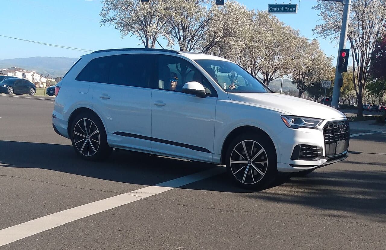 Audi Q7, representative photo