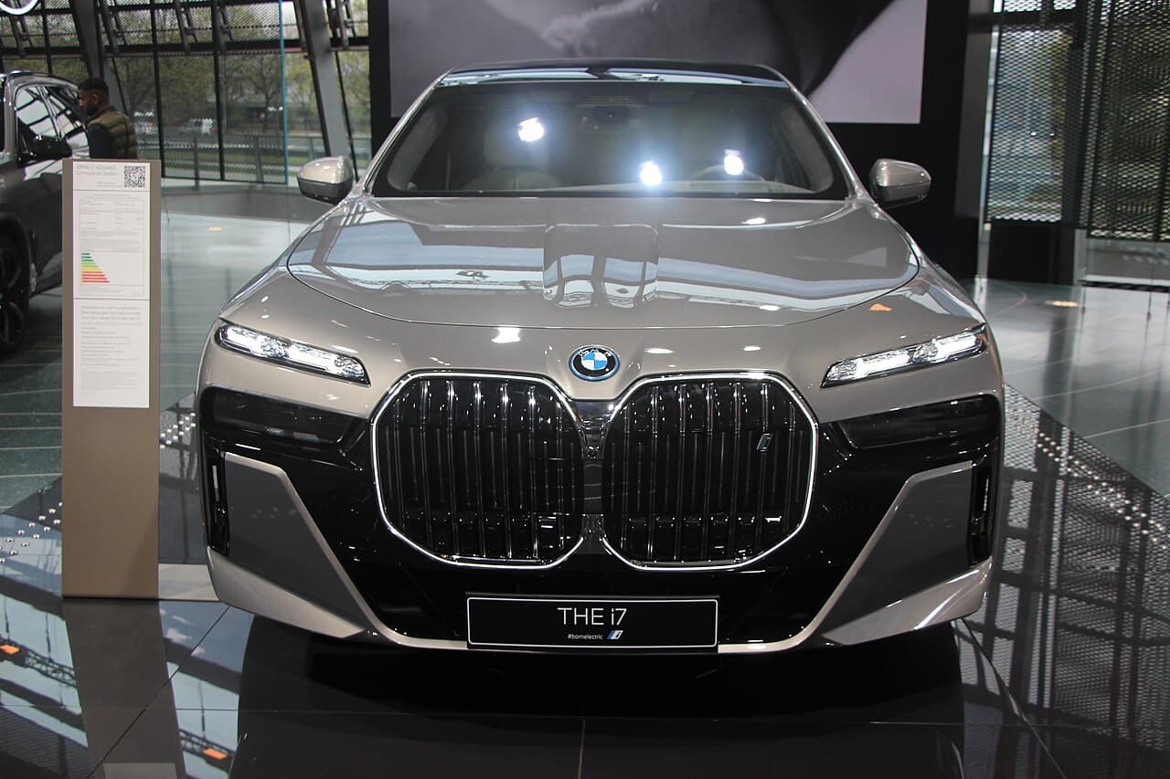 BMW i7, representative photo