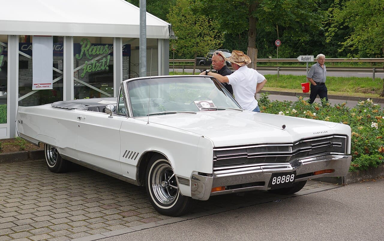 Chrysler 300, representative photo