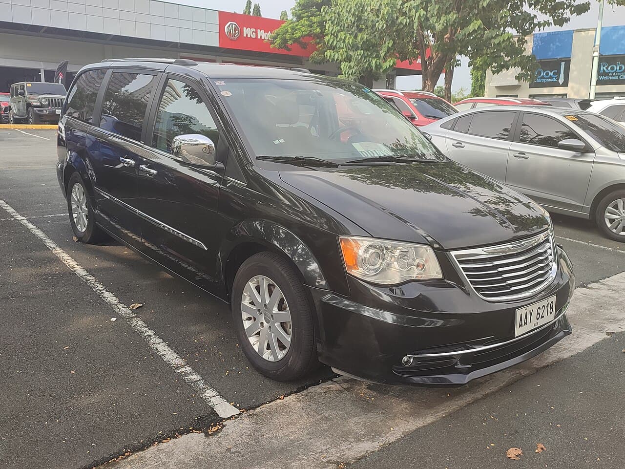 Chrysler Town & Country, representative photo