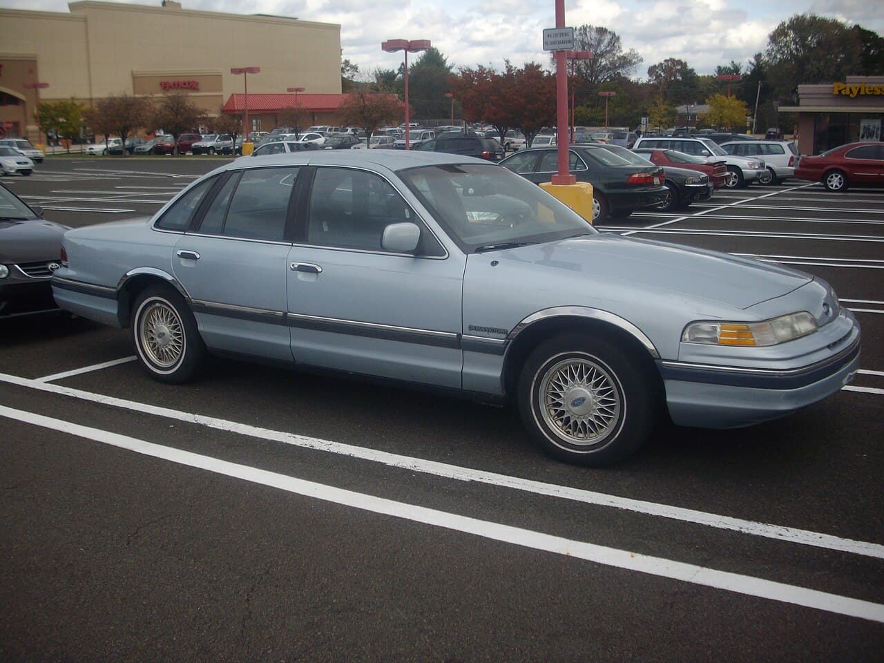 Ford Crown Victoria, representative photo