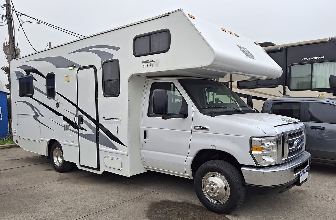 Ford E-350, representative photo