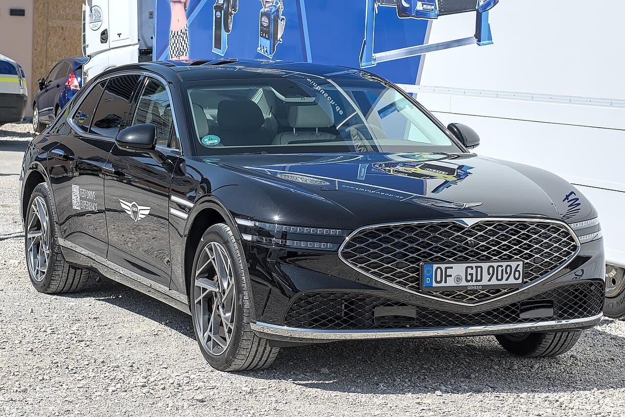 Genesis G90, representative photo