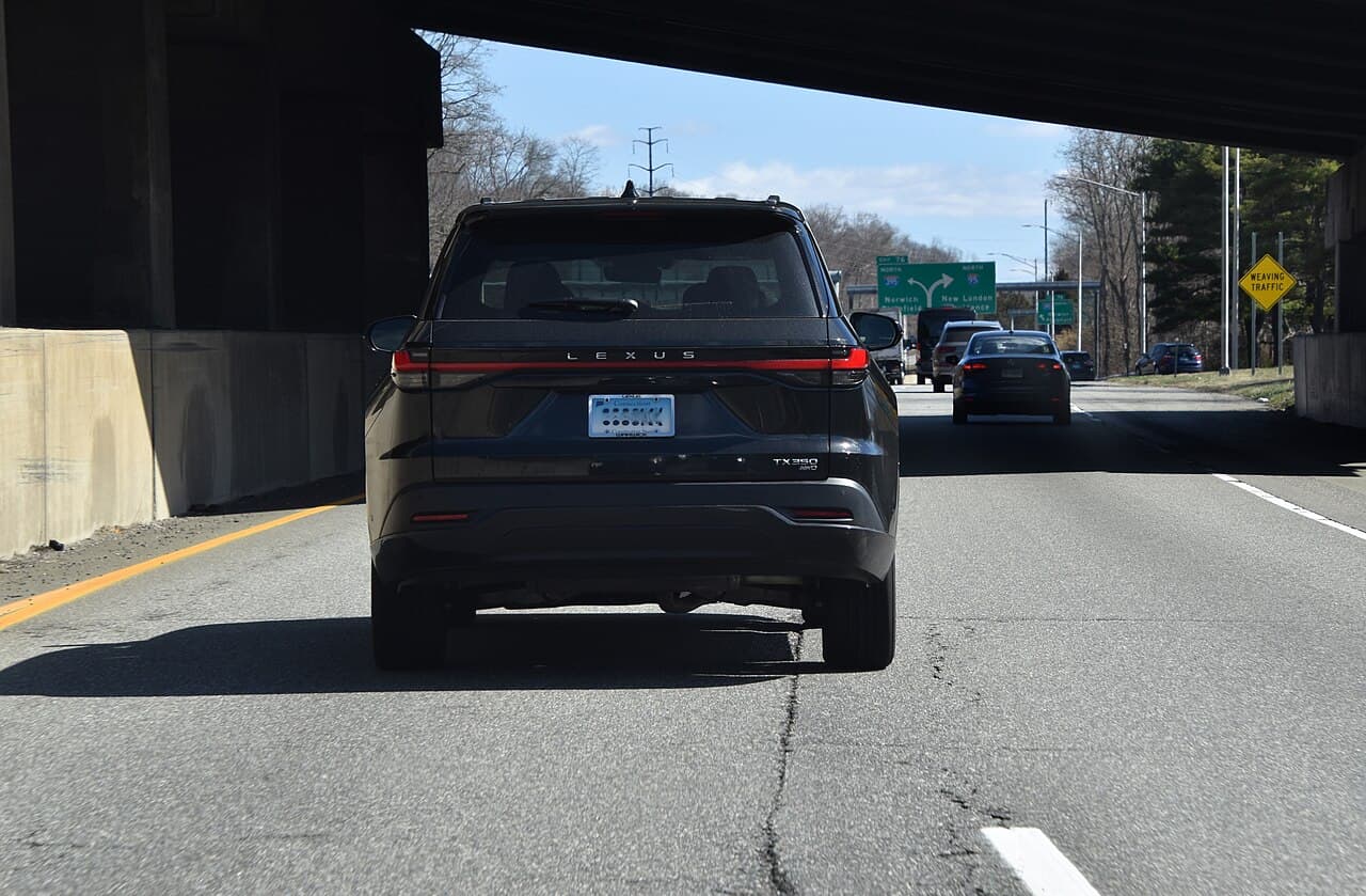 Lexus TX, representative photo
