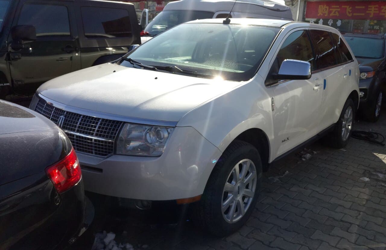 Lincoln MKX, representative photo