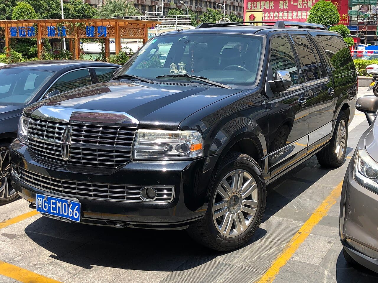 Lincoln Navigator, representative photo
