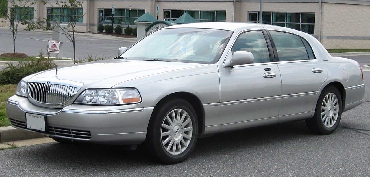 Lincoln Town Car, representative photo