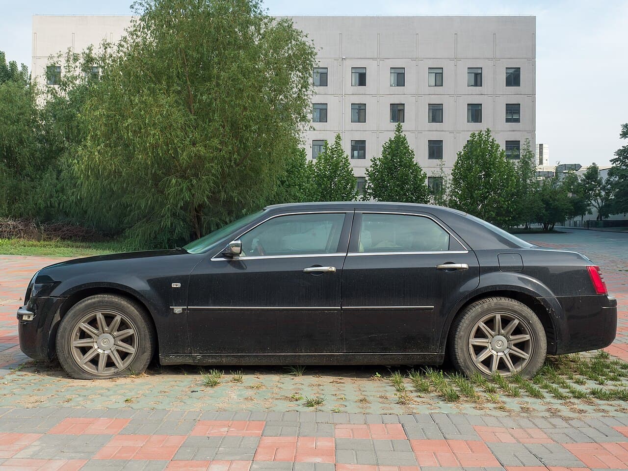 Chrysler 300, representative photo